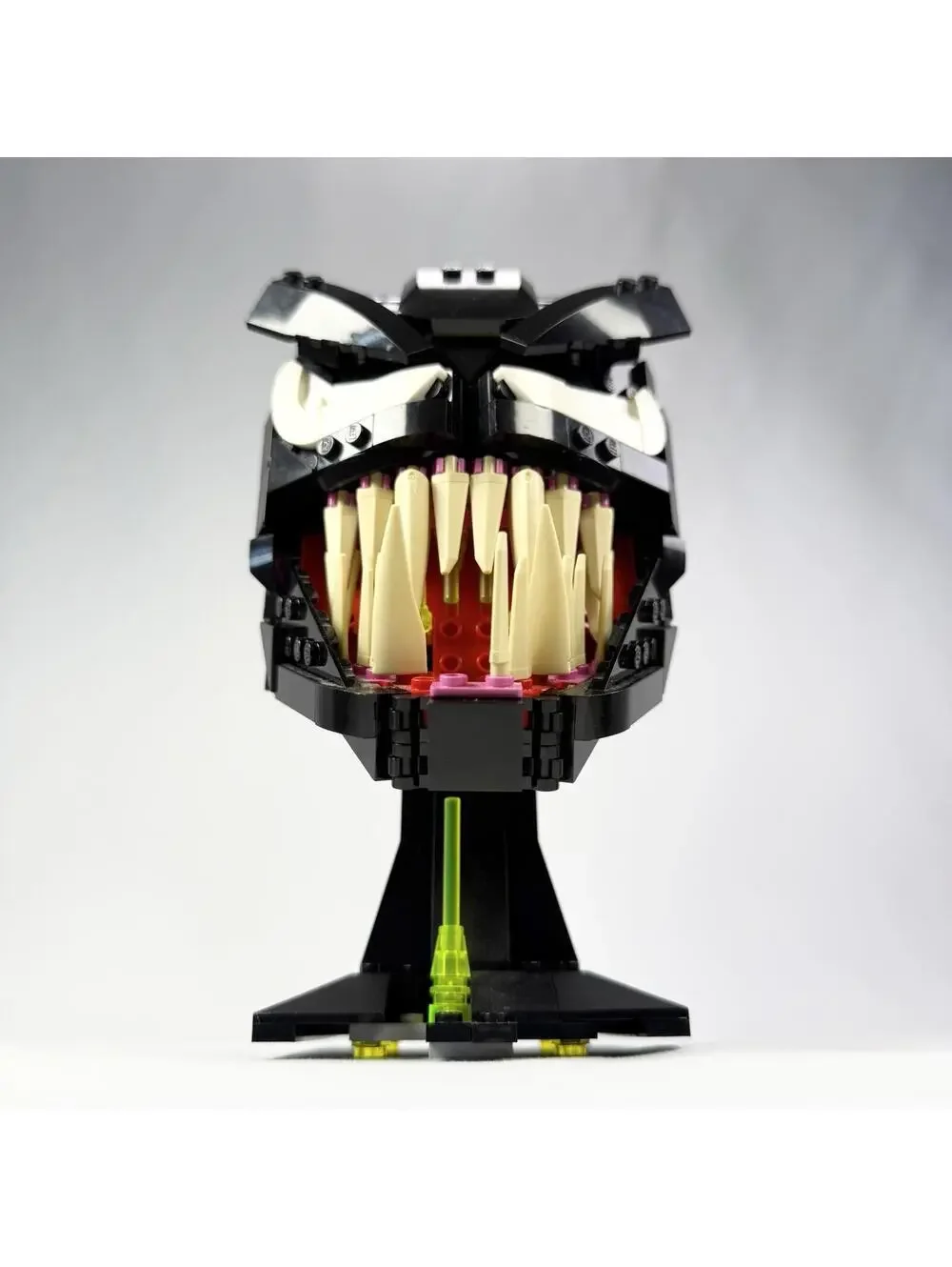 LEGO Super Heroes: Venom (76187) Incomplete